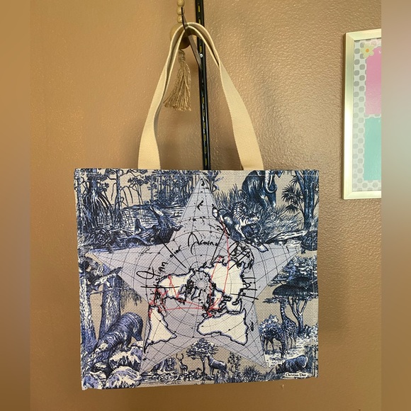Limited Edition Dior “Around the World” tote book bag New (beauty dept) - Picture 7 of 12